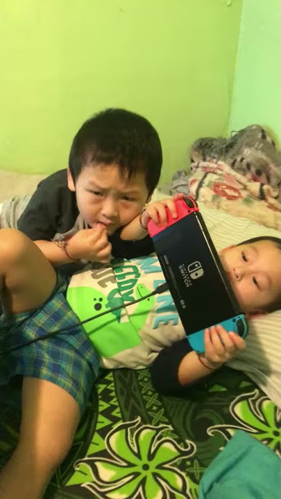 Jonghyun play game