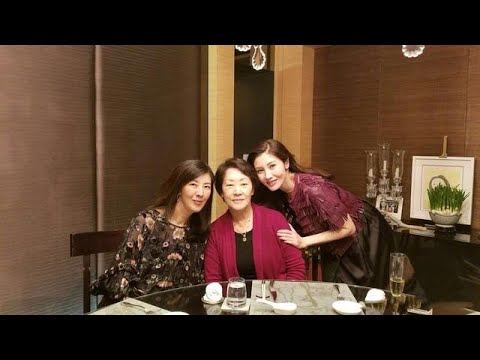 女神也老了！李嘉欣50岁生日当天晒美照，一笑嘴角纹鱼尾纹太真实