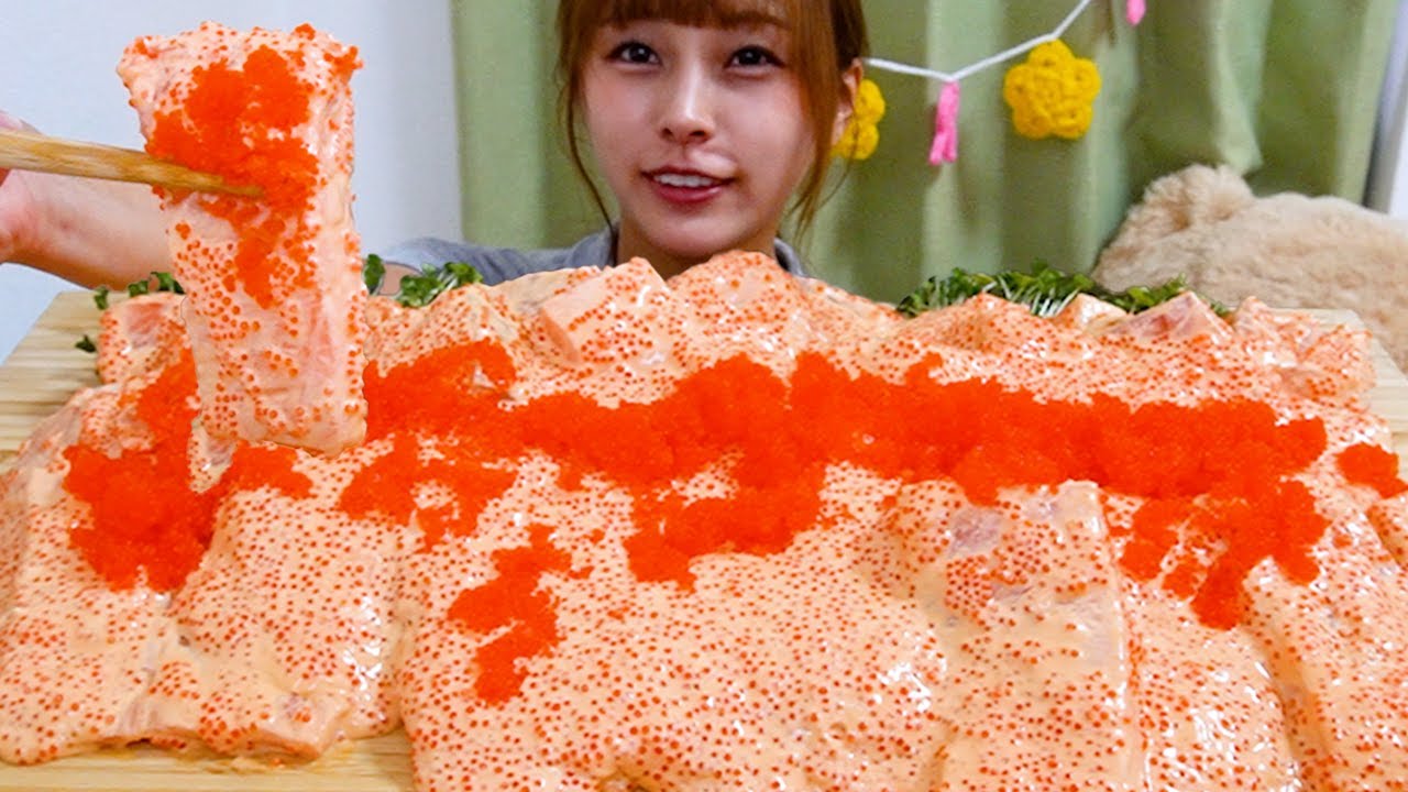 【大食い】タイで話題のサーモンサラダ🐟🥑🥗🥚