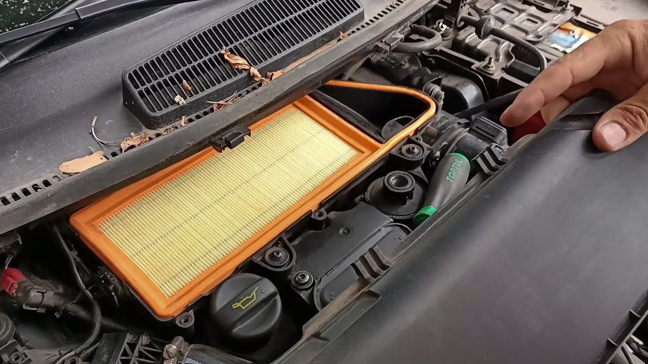 Замена воздушного фильтра и лампы левой противотуманки. - Ford Fusion, 1,4 л, 20