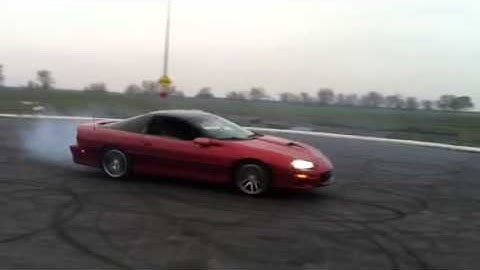 2001 som Camaro Ss donuts