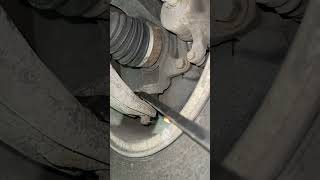 Unsafe lower ball joint!