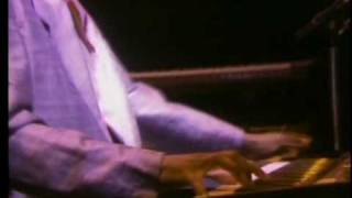 Eric Clapton and Phil Collins - Crossroads(Live) chords