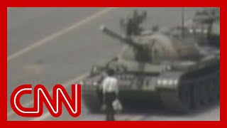 Man vs. tank in Tiananmen square (1989) screenshot 3