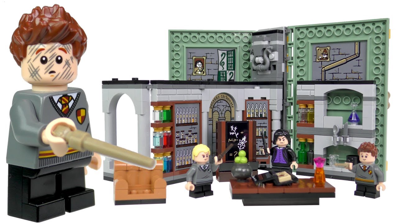 LEGO Harry Potter Professor Snape Potions Shelf 1x4x3 Panel 4157 4729 4705 