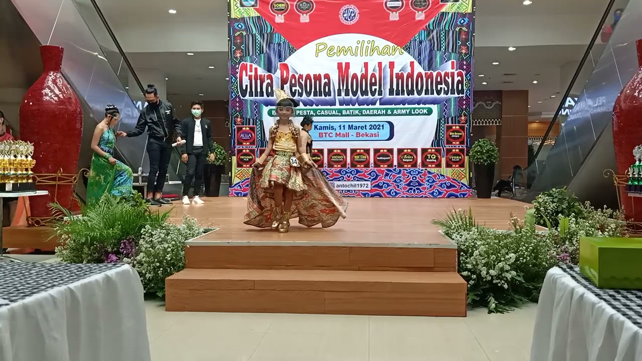 fashion show batik glamour