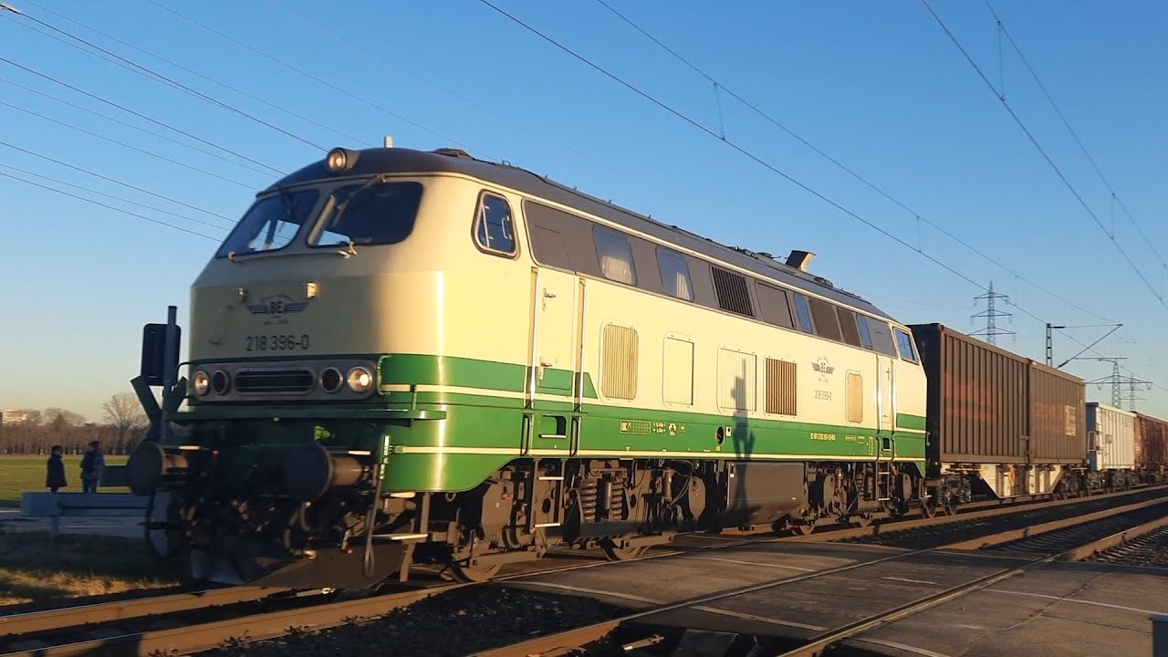 BR 218 396-0 der BE mit Eaos-wagenzug