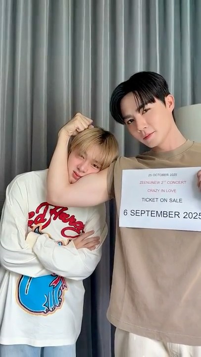 𝐙𝐞𝐞𝐍𝐮𝐍𝐞𝐰 𝟐𝐧𝐝 𝐂𝐨𝐧𝐜𝐞𝐫𝐭 “𝓒𝓡𝓐𝓩𝓨 𝓘𝓝 𝓛𝓞𝓥𝓔