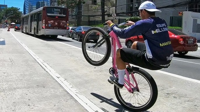 Grau de bike - ⚠️ BICICLETA ROUBADA ⚠️ ROUBARAM A BICICLETA DO HUDSON DO  GRAU, QUEM PUDER AJUDAR COMPARTILHANDO IRA AJUDAR, É UMA PERIFA ARO 26  AZUL, QUALQUER INFORMAÇÃO CHAMA NO DIRECT!