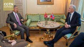 El canciller chino se reúne con el premier y el canciller noruegos en Oslo