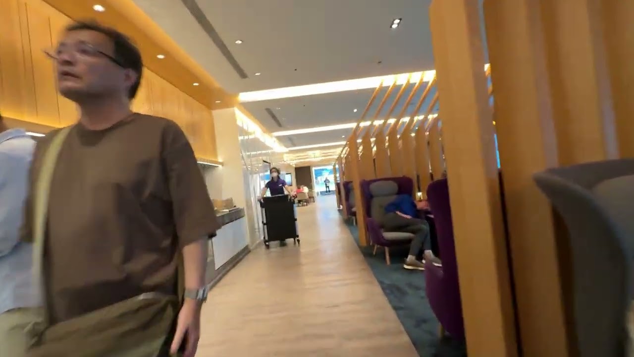 Quick Peek into an Alternative Lounge at TPE