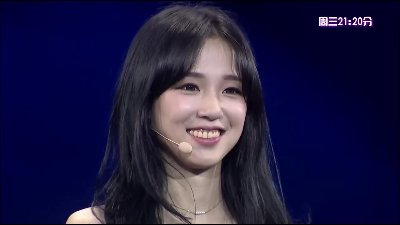 阳光女神告白成功一把抱住男嘉宾不放手,男嘉宾直接背她下台,全场都祝福:太般配了!【非常完美】