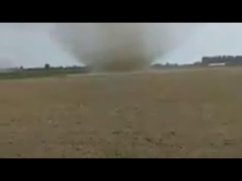 Come nei film: a Mesola, a pochi metri dal tornado