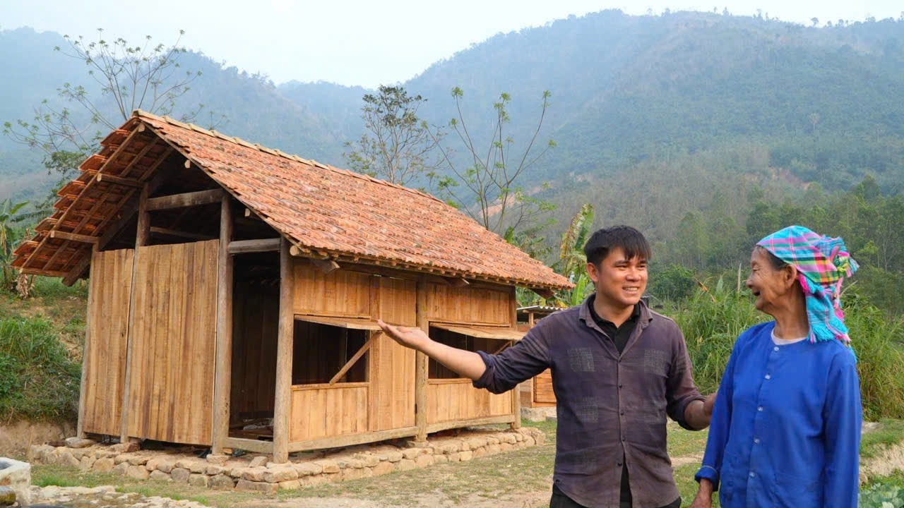 Elderly woman overwhelmed with joy as her charity house nears completion