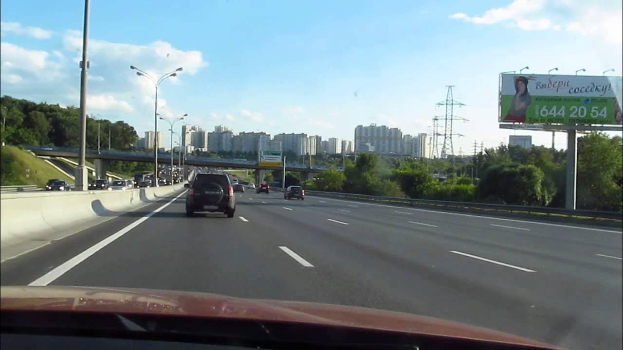 Я нарезать по мкаду. Еду по мкад. дастер едет по москве по мкаду. кто сейчас едет по мкаду. приора на мкаде едет.