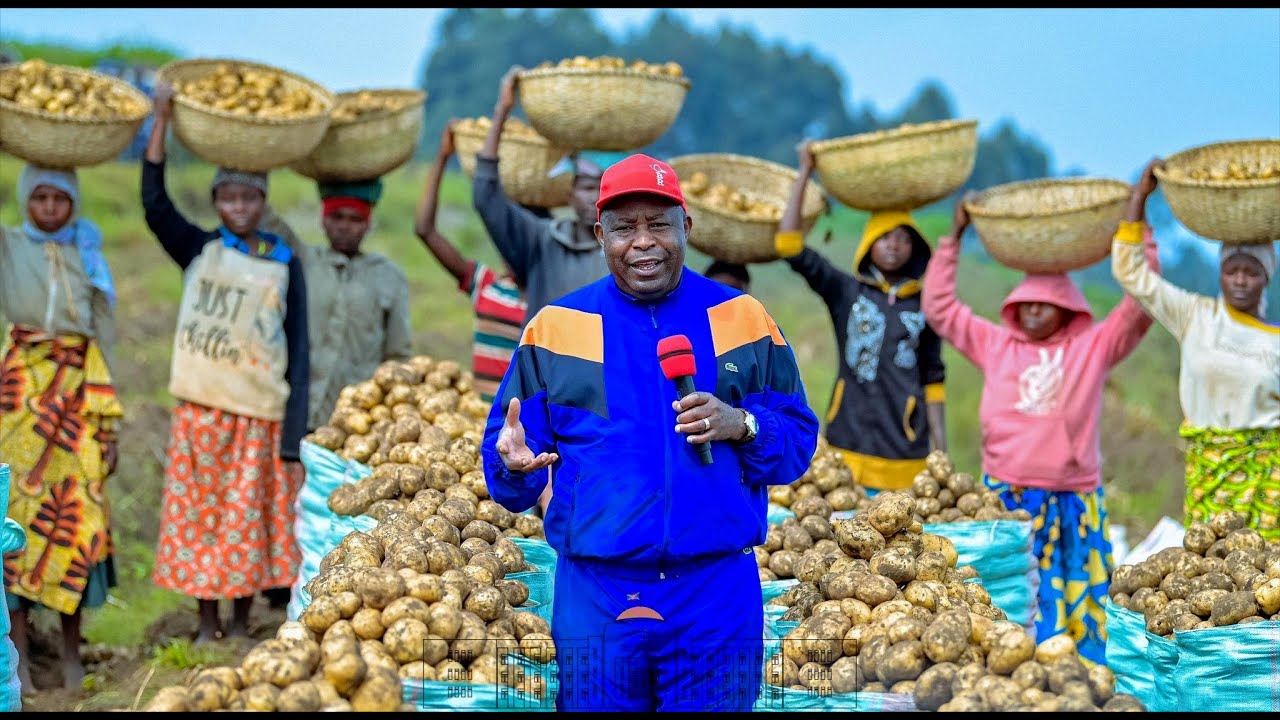 Prezida NDAYISHIMIYE yimbuye ibiraya mu murima wiwe uri muri zone Bugarama. Yasavye iki abenegihugu?