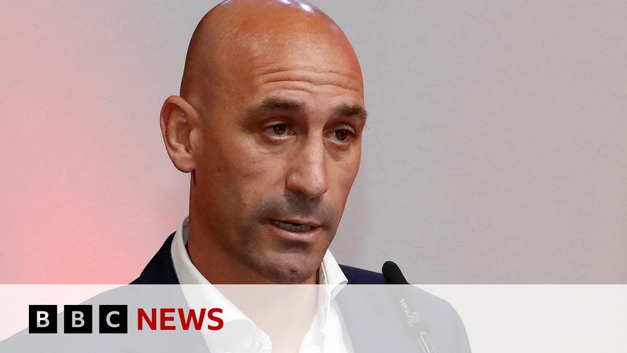 Luis Rubiales: Calls for resignation over Jenni Hermoso kiss – BBC News