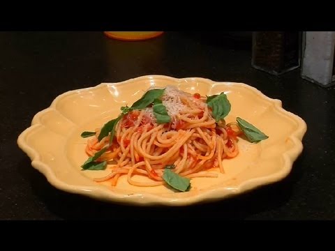 How to Make Pasta Pomodoro : Italian Specialties