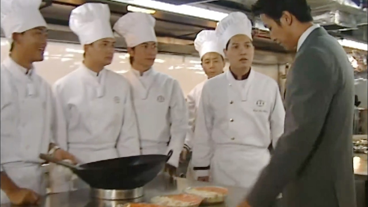 新來廚師炒飯太火爆，怎料老板看了一眼，竟直接把飯丟進垃圾桶！#劇情