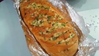 Сырный, хрустящий батон с чесноком и зеленью . Пампушки по - новому. Горячий бутерброд с сыром . Сырный, хрустящий батон с чесноком и зеленью . Пампушки по - новому. Горячий бутерброд с сыром .