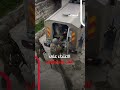 فيديو يوثق لحظة اعتداء الجيش الإسرائيلي على شاب فلسطيني في بلدة بيت أمر شمال الخليل 