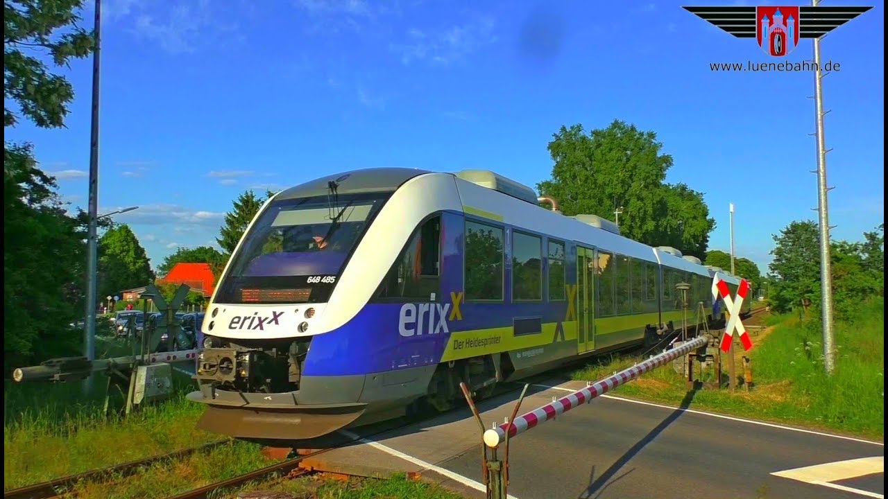 Bahnübergänge auf der Wendlandbahn / Erixx in Doppeltraktion zur kulturellen Landpartie