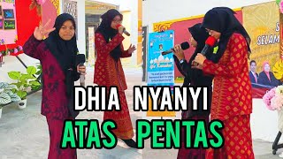 DHIA NYANYI ATAS PENTAS!! #singing #viralvideo #malaysia #reedzuwan