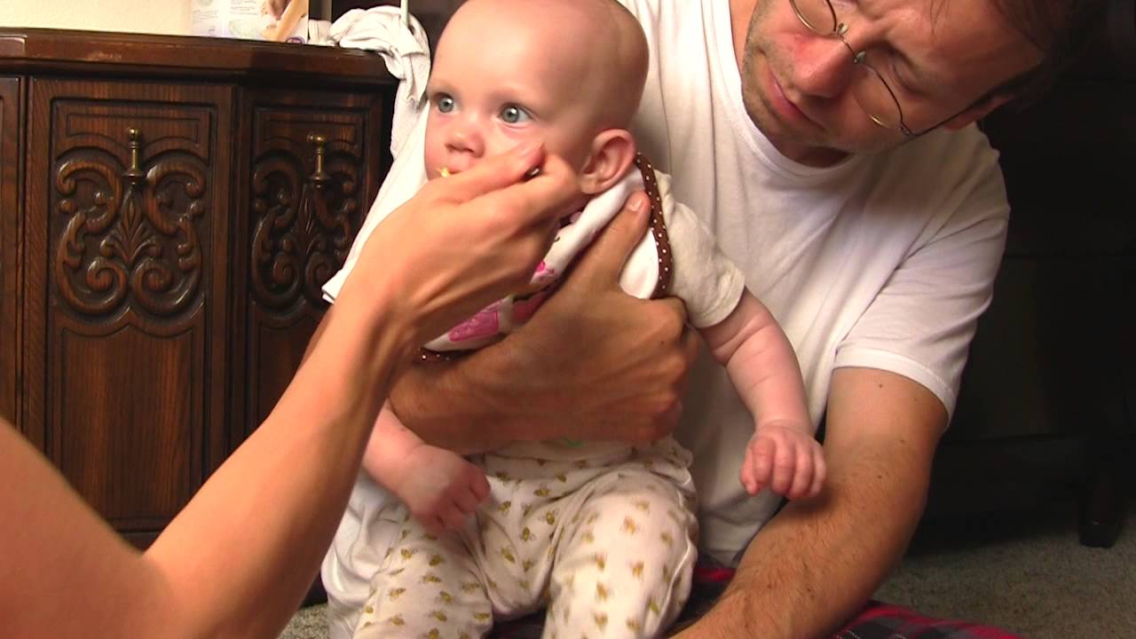 Avocado Loving Baby - Best first foods for infants: Homemade Avocado