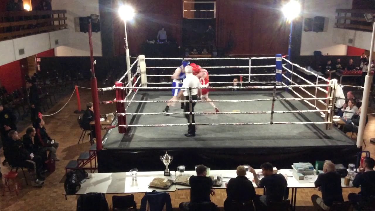 Matt Moss ( red, SA Scorpions, Full Tilt Fight and Fitness) vs Dominic