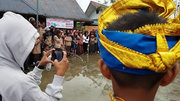 tarian papua berburu kelas 9c SMP N 5 MIMIKA- #LOOPKEPO TIMIKA 2017