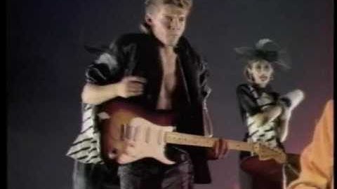 Kenny y los eléctricos Me Quieres Cotorrear video oficial original