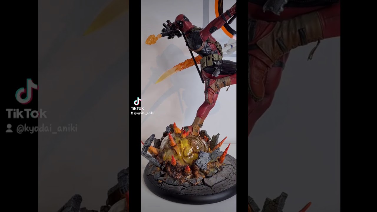 Deadpool Premium Format Figure Sideshow Marvel  - Statue Comics Collection