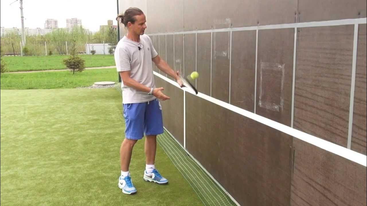 Теннисная стена. Тренировочная стенка для большого тенниса. Стенка для тренировки в большой теннис. Теннисный корт со стенкой.
