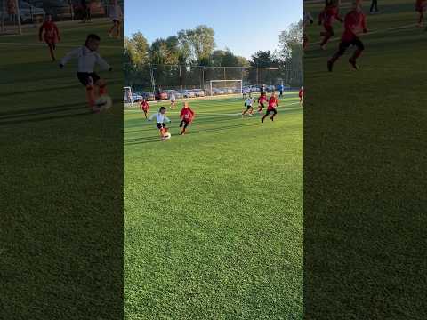 HOW DID HE PASS THAT? ⚡️ #football #shorts #viral #pass #talent