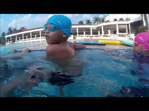Video: Cara Berenang: Arahan Untuk Pemula, Dewasa, Dan Kanak-kanak