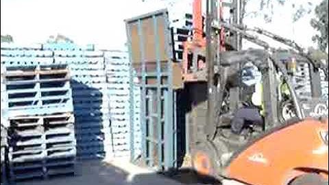 pallet stack straightner