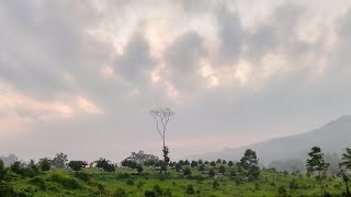 TAKJUB ‼️PEMANDANGAN PEGUNUNGAN DI PAGI HARI #vlog #desaterpencil #suasanapedesaan #suasanakampung 