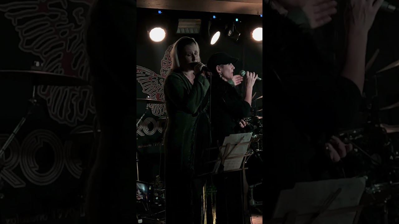 Freak Power Ashley Slater plays with Dale Davis in Prague 2022  