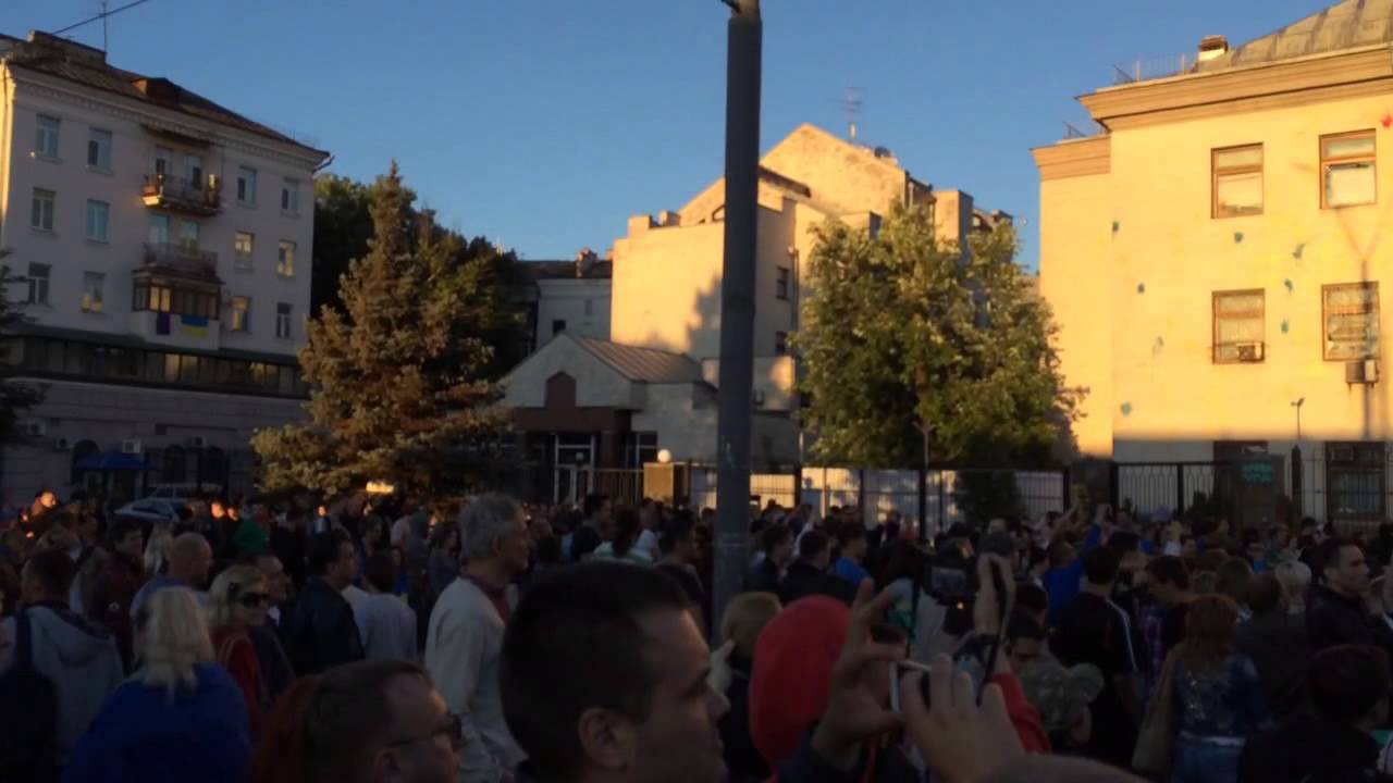 14.06.14 протестующие возле российского посольства