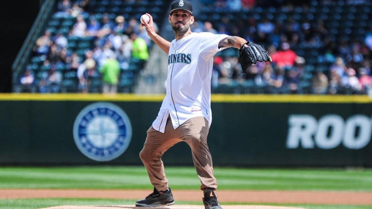 Clint Dempsey throws out first pitch at Seattle Mariners' ga