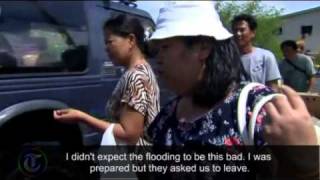 Thailand floods: Bangkok residents flee rising floodwaters