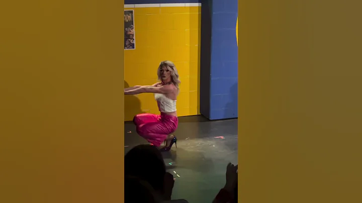 Regina George Getting Hit By A Bus- Mean Girls Stage Show! 🤣👏  (🎥: insta/ vera.vanderwoudestclair)