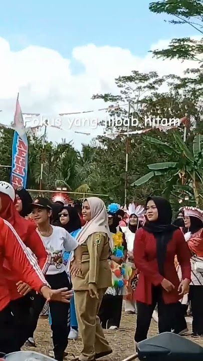 senam paling gila deh #shots #senam #jilbab
