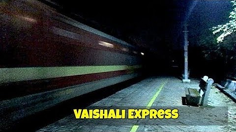 Some Trains Are Better than Rajdhani Express!Barauni  Pride "Vaishali Express"