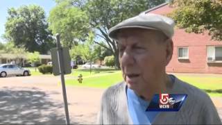 Elderly man carjacked at supermarket