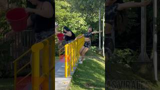 El Balde De Aguafeliz Broma