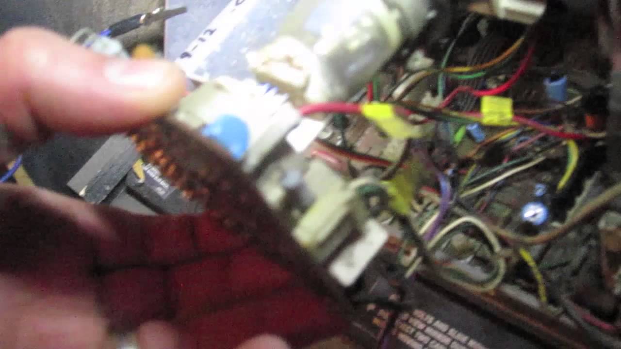 How to discharge an ARCADE Monitor - CRT - How to remove the monitor chassis/neckboard  - Wells 4900