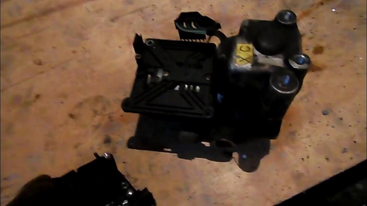 Ремонт блока управления опель зафира. Блок абс на опель вектра б 1997. Как снять блок абс опель омега б. Ремонт абс опель. Блок абс опель вектра б.