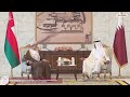 Seine Hoheit der Emir und der Sultan von Oman unterhalten sich über die brüderlichen Beziehungen...