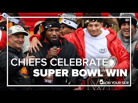 Fan Watches Chiefs' Super Bowl LIV Victory Parade from a Tree